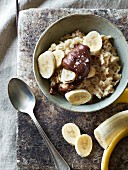 Porridge with chocolate and bananas