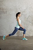 Lunge (fasciae training) – Step 1: lunge forward