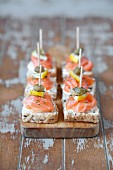 Mini canapés with smoked salmon and capers