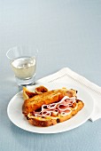 Panettone-Toast mit Rohschinken und Feigen