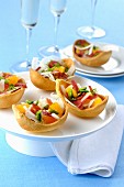 Pastry shells filled with Prosciutto, grapefruit and vegetables