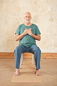 Breathing window (yoga) – Step 2: palms crossed on chest