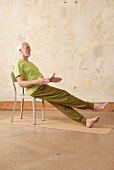 Halbe Streckposition (Yoga), Schritt 2: Beine überkreuzen