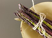 A bundle of green asparagus in a bowl