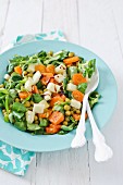 Lamb's lettuce with carrots, chickpeas and cheese