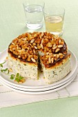 Ricotta-Kräuter-Kuchen mit Pinienkern-Brot-Crumble