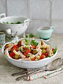 Quick pasta salad with chicken, tomatoes and gherkins