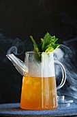 Cocktail 'Smoked Ice Tea' aus der 'Bryk Bar' in Berlin