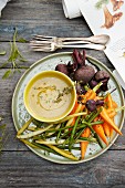 Beans, carrots and beetroot with a dip (seen from above)