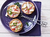 Savoury tartlets with asparagus ragout