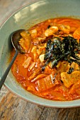 Kimchi Jjigae (Eintopf mit milchsauer eingelegtem Gemüse, Südkorea)