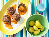 Mini burgers with carrot sauce and new potatoes
