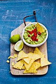 An avocado dip with chilli and tortilla chips