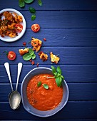 Tomatensuppe dazu Ciabatta-Croûtons mit Chorizo