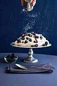 Pavlova with fresh blackberries and icing sugar