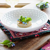 Marinated scallops with edible flowers