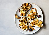 Toast with figs on Greek yogurt with chopped nuts