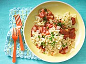 Farfalle with tomato sauce, peas and pearl onions