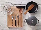 Kitchen utensils for making omelettes