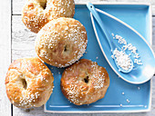 Apricot bagels with amaranth