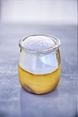 Zitronencreme im Glas
