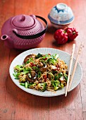 Chinese noodles with mushrooms and broccoli (vegan)