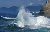 Waves on the Pacific coast of Oregon