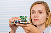 Female electrical engineer fixing circuit