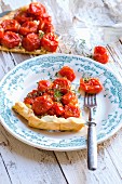 Tarte tatin with tomatoes and thyme