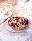 Obsttarte mit Nüssen zu Weihnachten