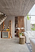 Concrete elements in lounge