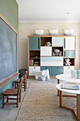 Modernes Kinderzimmer im skandinavischen Designerstil