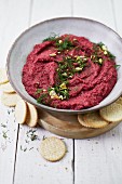 Beetroot hummus with crackers
