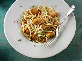 Spaghetti mit Semmelstoppelpilzen, Kräutern und Parmesan