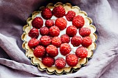 Small raspberry tart (seen from above)