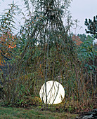 Leuchtkugel im Garten