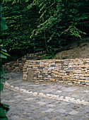 Trockenmauer aus Naturstein
