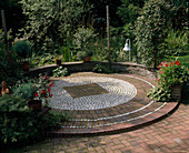 Round seating area with Dutch clinker and cobblestones