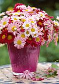 Argyranthemum frutescens (marguerite) bouquet