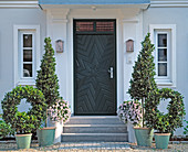 House entrance with systematically designed lorber (Laurus nobilis) as a wreath