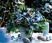 Advent bouquet with fairy lights and snow