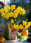 Strauß mit Narcissus 'Goldmedaille', Crocus sieberi, österlich