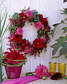 Wire hoop with Dahlia hybr. (dahlias), Erica (heather)