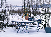 Verschneite Terrasse