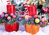 Metallic candles in metallic pots with candle ring made of Abies (Nordmann fir, Zypre)