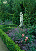 Bed with Buxus (box) as hedge, Nepeta (catmint), Rosa (rose), figure 'Flute player' in semicircular arbour