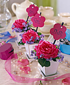 Table decoration: Rose blossoms