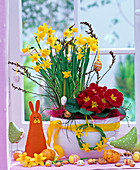 Bowl with Narcissus 'Tete Á Tete' (Daffodil), Primula (Primrose)