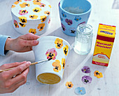 Pots with pansy napkin deco