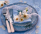 Plate decoration with white flowers from jewellery baskets